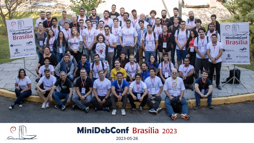 Photo de groupe de la MiniDebConf 2021 à Brasilia